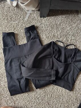 Women's Black Long Sleeve Compression Crop Top with Leggings SET